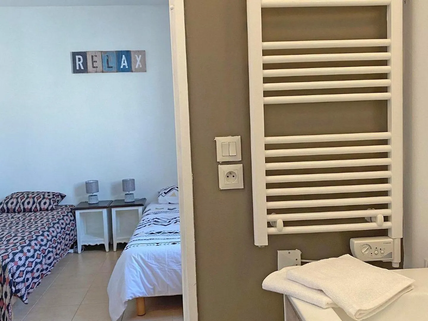 Alpilles Gite: Heated Pool Retreat in Mouries 0*,  France