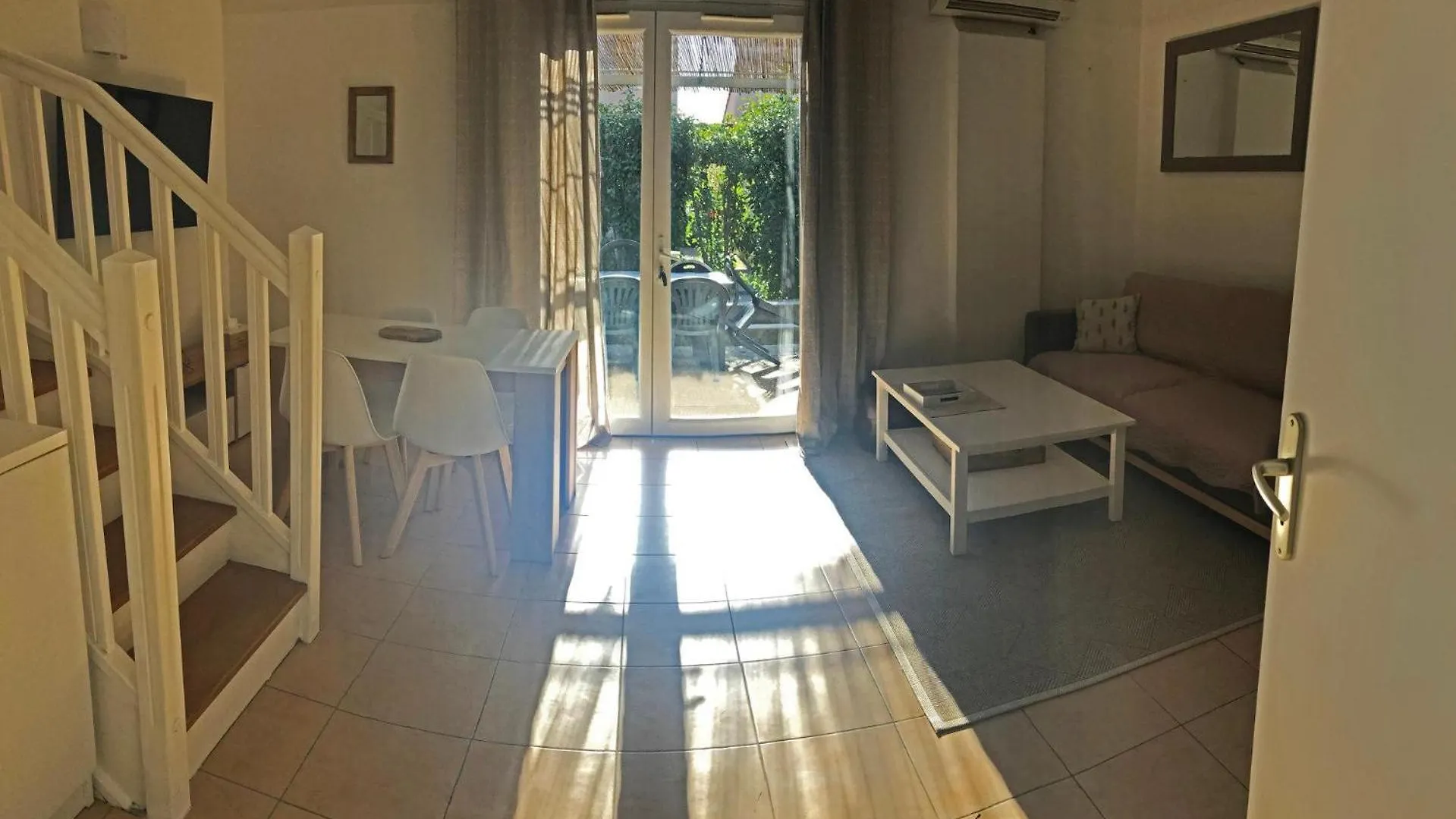 Alpilles Gite: Heated Pool Retreat in Mouries 0*,