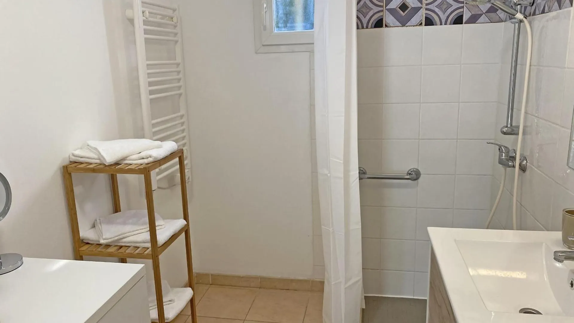 Alpilles Gite: Heated Pool Retreat in Mouries Holiday home