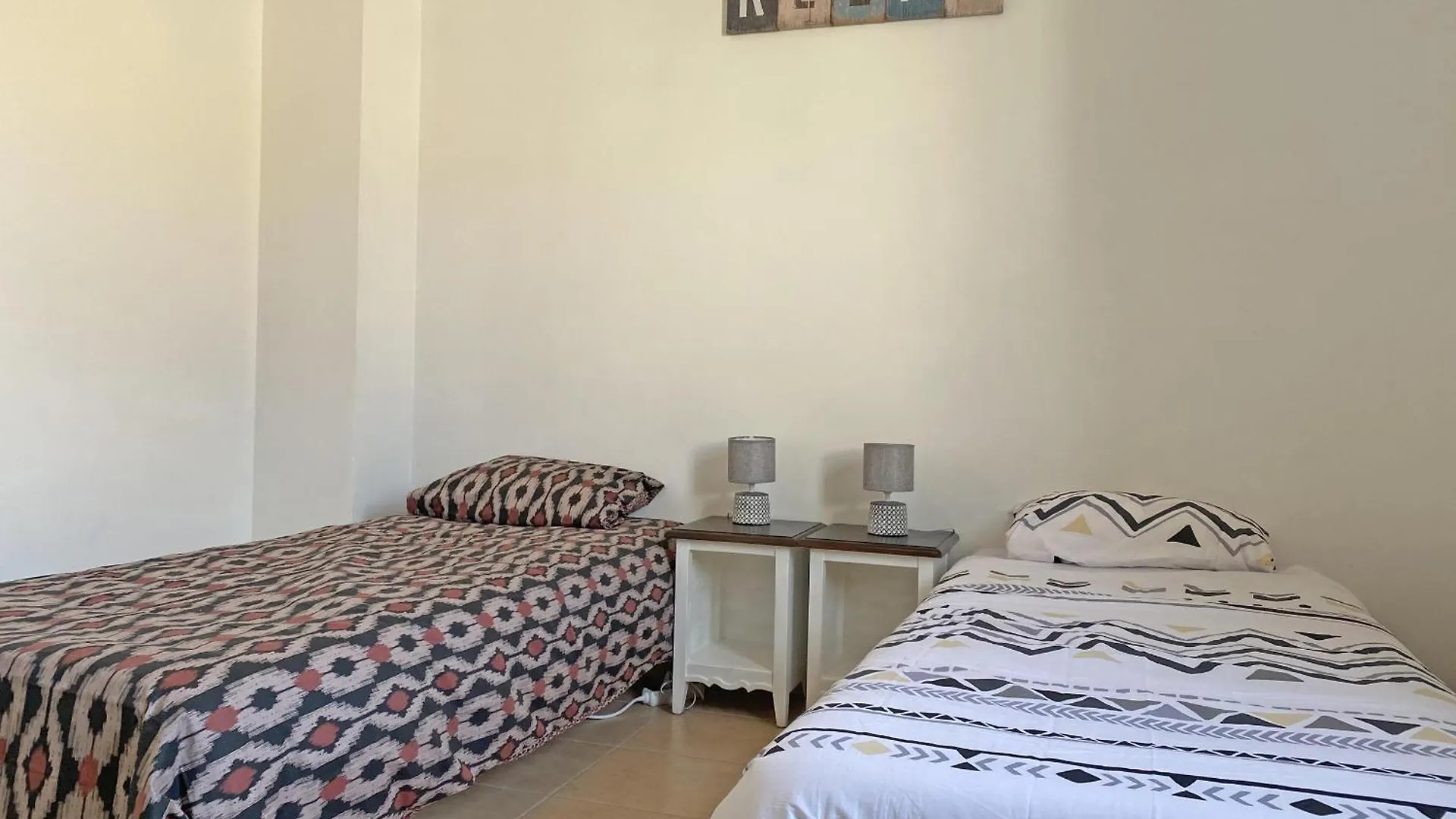 Alpilles Gite: Heated Pool Retreat in Mouries France