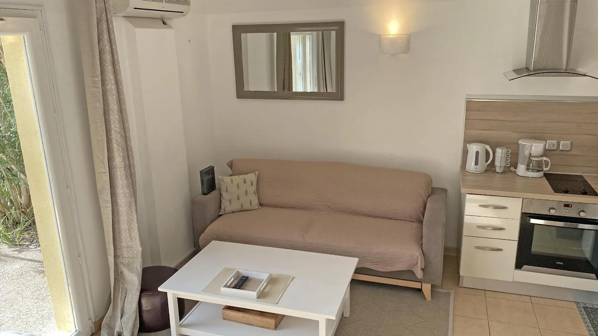 Alpilles Gite: Heated Pool Retreat in Mouries 0*,  France