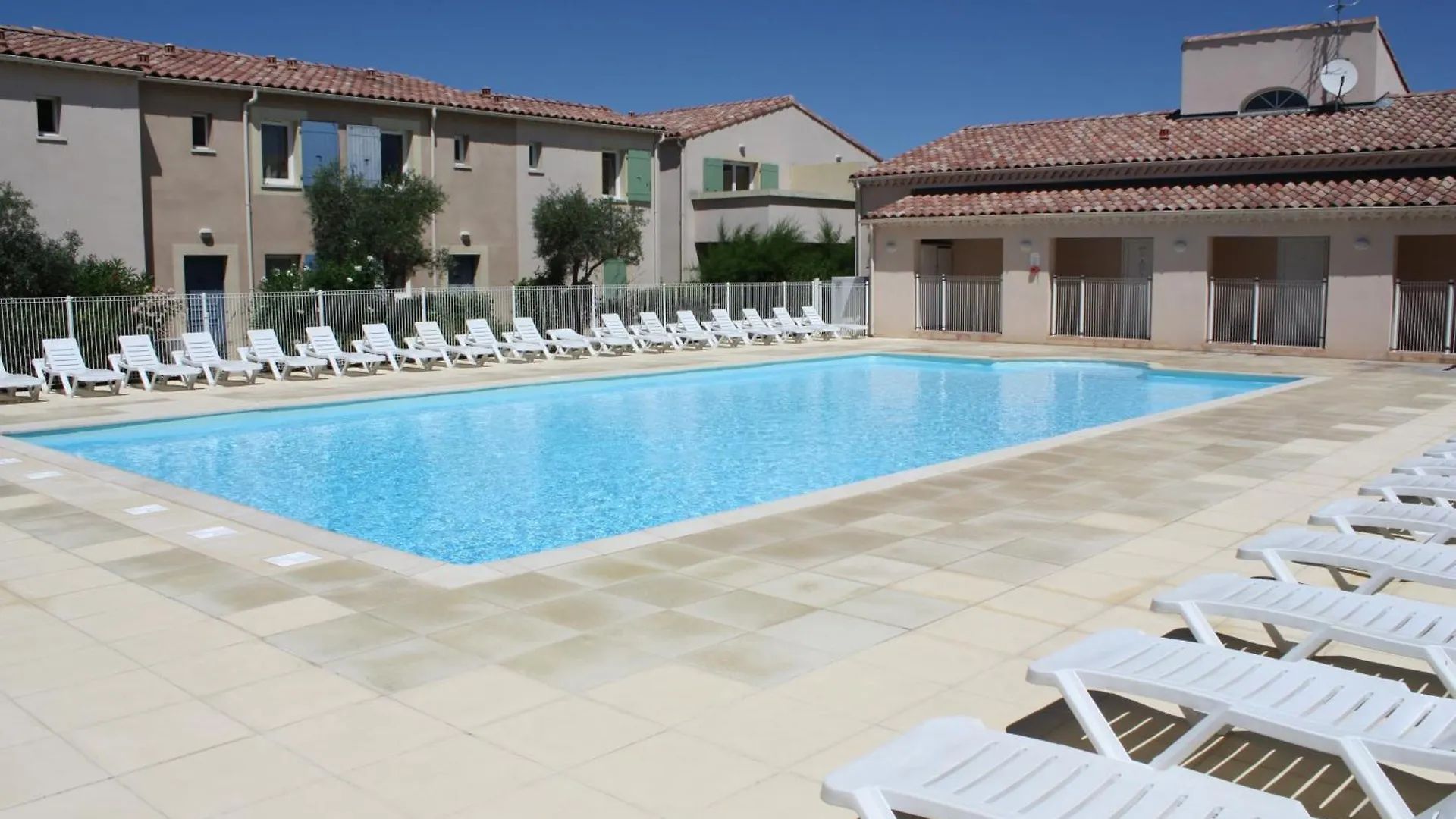 Alpilles Gite: Heated Pool Retreat in Mouries 0*,  France