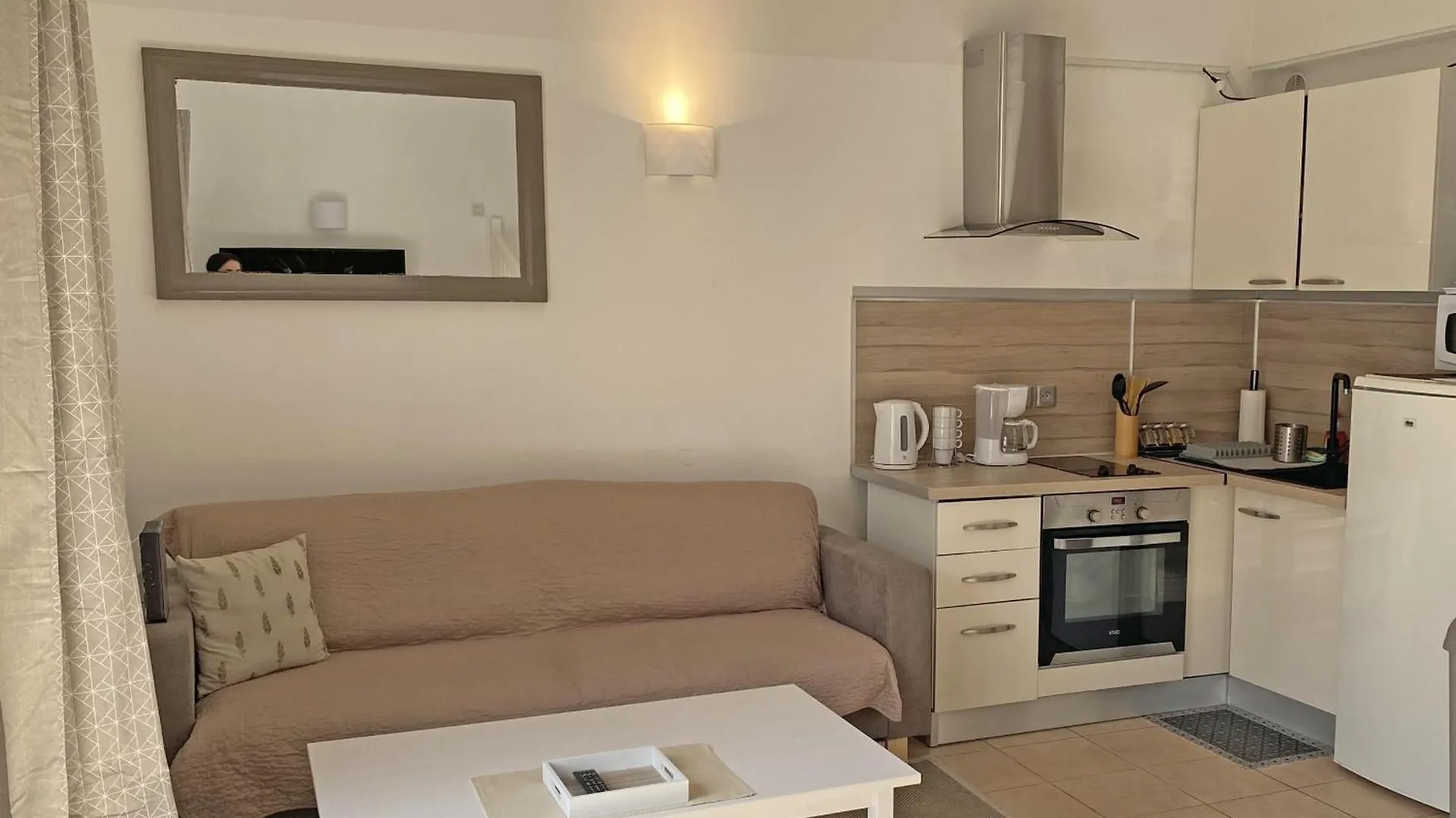 Alpilles Gite: Heated Pool Retreat in Mouries Holiday home