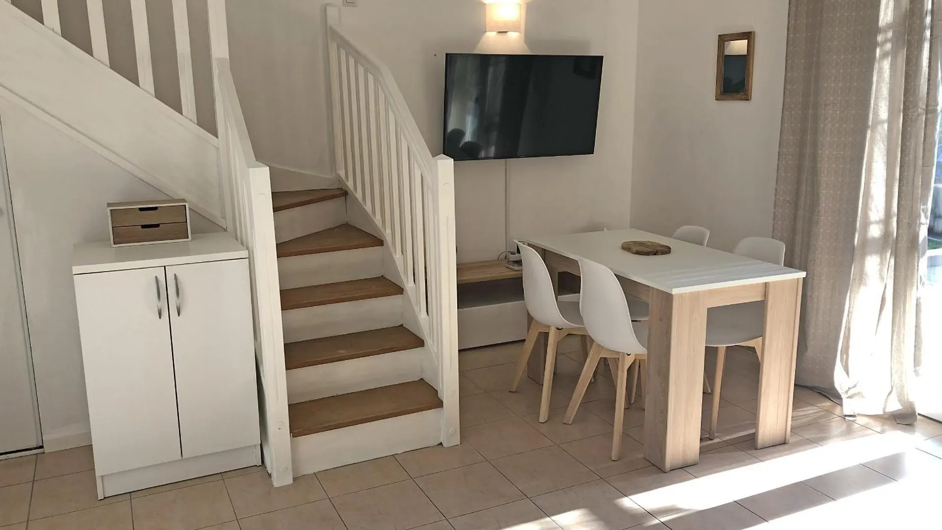 Alpilles Gite: Heated Pool Retreat in Mouries